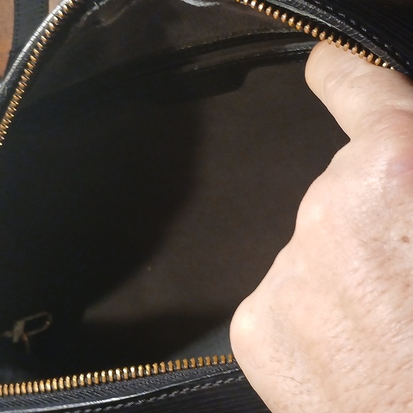 AUTHENTIC LOUIS VUITTON BLACK EPI SET HANDBAG - Picture 13 of 16